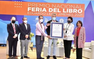 Entregan Premio Feria del Libro 2021 a Tulio A. Matos Rodríguez